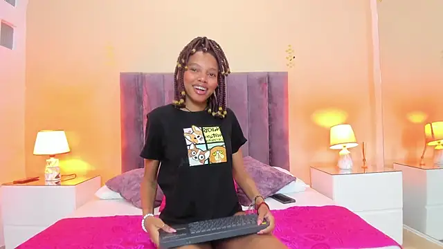 Snapshot of Kiaraa_y_Her_Crazy chatting on 03.25.26 Kiaraa y Her Crazy online show from 03.25.26