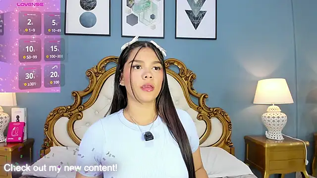 Snapshot of HatsaJones chatting on 02.18.26 HatsaJones online show from 02.18.26