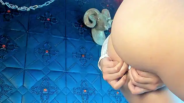 LolaXXXperience online show from 10.21.25