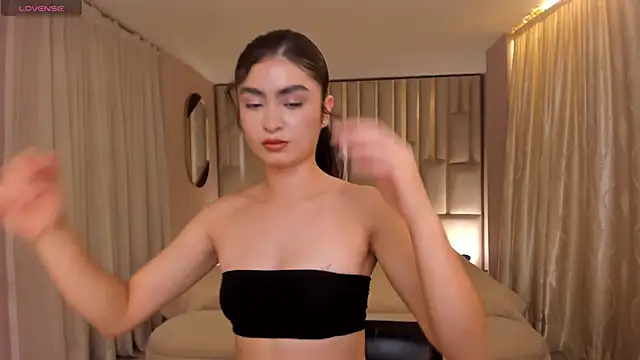 LucyWeiss  online show from 09.10.25