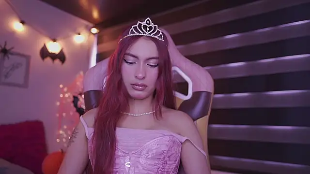 Snapshot of Rebecah_1 chatting on 10.29.25 Rebecah 1 online show from 10.29.25