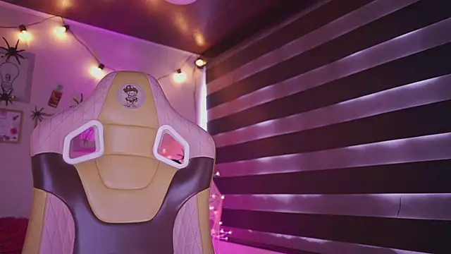 Snapshot of Rebecah_1 chatting on 10.30.25 Rebecah 1 online show from 10.30.25