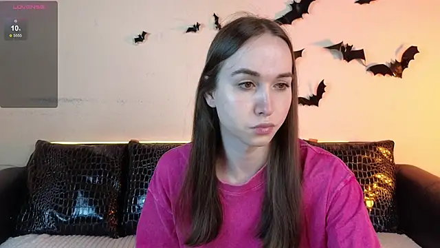 Snapshot of Angeel_Kate chatting on 11.13.25 Angeel Kate online show from 11.13.25