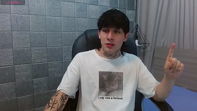 Iantwink18 online show from 11.29.25