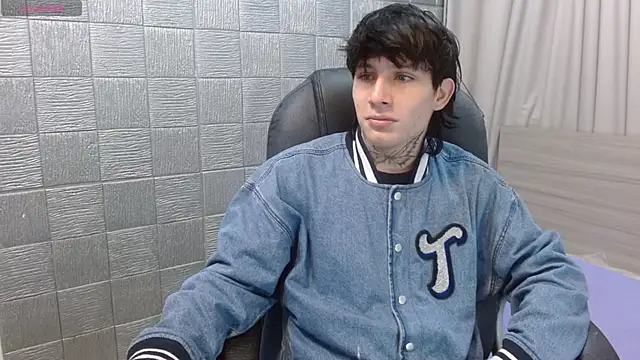 Iantwink18 online show from 11.30.25