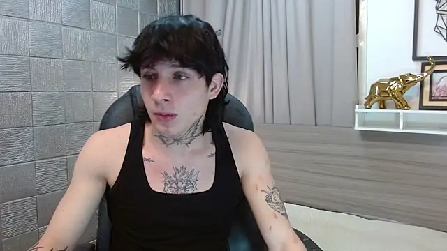 Iantwink18 online show from 12.17.25