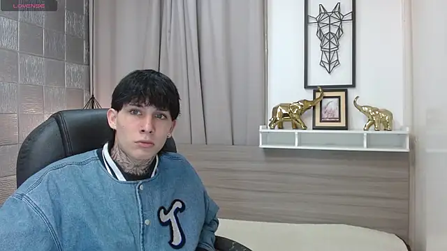 Iantwink18 online show from 02.13.26