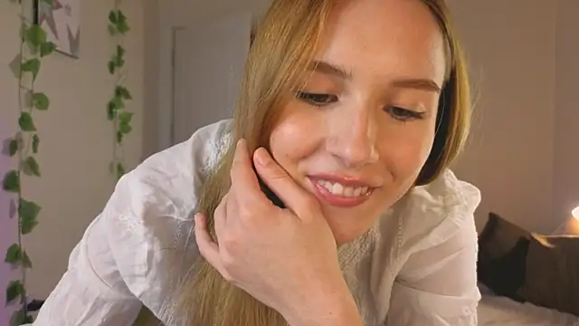 Snapshot of Vegas_V chatting on 09.13.25 Vegas V online show from 09.13.25