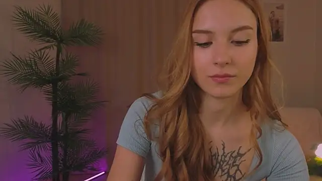 Snapshot of Vegas_V chatting on 10.10.25 Vegas V online show from 10.10.25