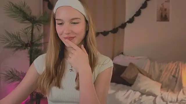 Snapshot of Vegas_V chatting on 10.20.25 Vegas V online show from 10.20.25