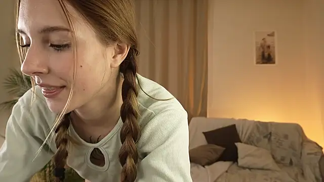 Snapshot of Vegas_V chatting on 11.08.25 Vegas V online show from 11.08.25