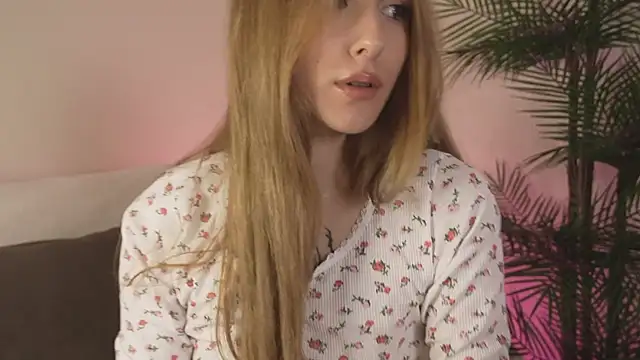 Snapshot of Vegas_V chatting on 11.28.25 Vegas V online show from 11.28.25