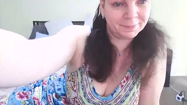 Snapshot of aussiepeaches chatting on 09.23.25 aussiepeaches online show from 09.23.25