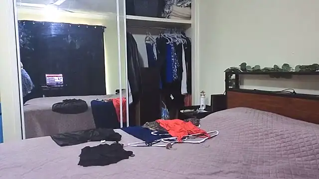 Snapshot of aussiepeaches chatting on 11.23.25 aussiepeaches online show from 11.23.25