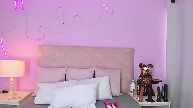 EmaRae1499 online show from 11.21.25