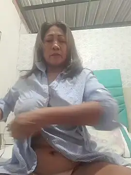 Snapshot of LizaMintelli chatting on 05.17.26 LizaMintelli online show from 05.17.26