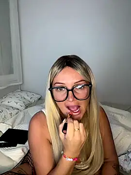 Snapshot of madiiy chatting on 09.25.25 madiiy online show from 09.25.25