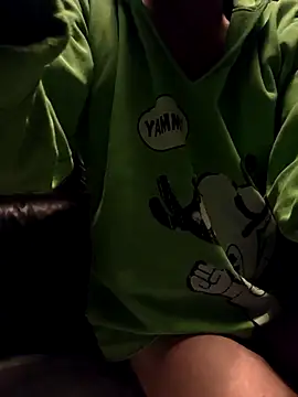 Snapshot of nolliebollieeeeeee chatting on 12.04.25 nolliebollieeeeeee online show from 12.04.25