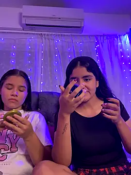 Snapshot of Ashley_and_Zoe chatting on 09.09.25 Ashley and Zoe online show from 09.09.25