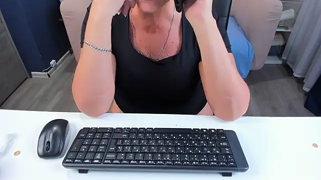 HotandMature online show from 09.13.25