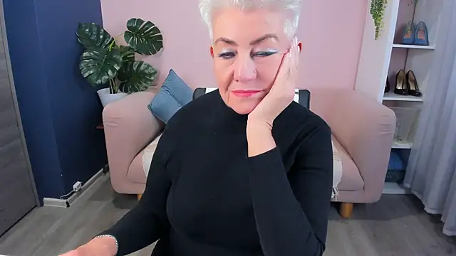 HotandMature online show from 09.30.25