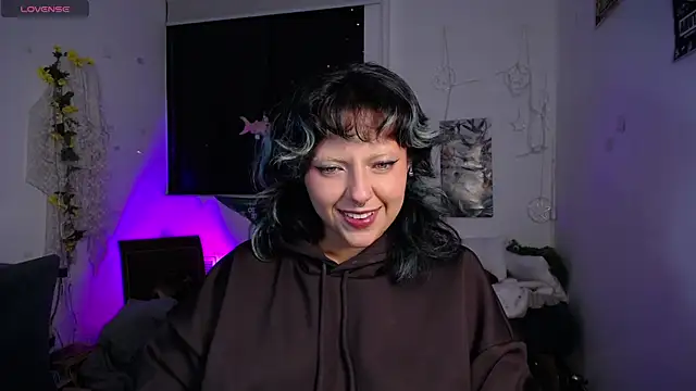 Snapshot of AlmaNanax chatting on 05.10.26 AlmaNanax online show from 05.10.26