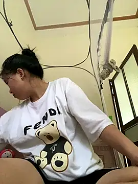 Snapshot of viluna chatting on 09.28.25 viluna online show from 09.28.25