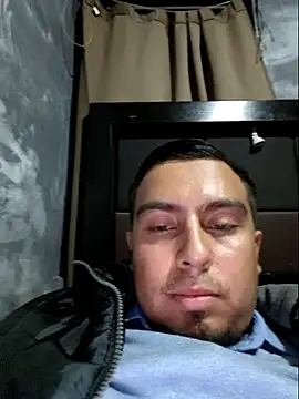 Snapshot of Aaia93 chatting on 11.30.25 Aaia93 online show from 11.30.25