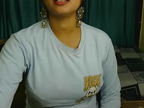 Snapshot of priya-kumari22 chatting on 10.08.25 priya-kumari22 online show from 10.08.25