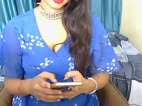 Snapshot of priya-kumari22 chatting on 11.30.25 priya-kumari22 online show from 11.30.25