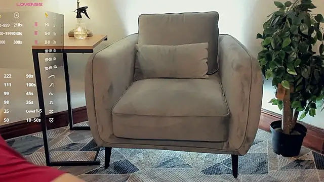 Snapshot of ErinBissonnette chatting on 10.31.25 ErinBissonnette online show from 10.31.25