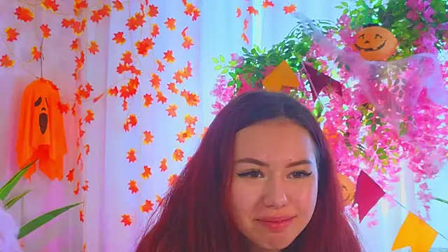 Snapshot of JenniferGlover chatting on 11.01.25 JenniferGlover online show from 11.01.25