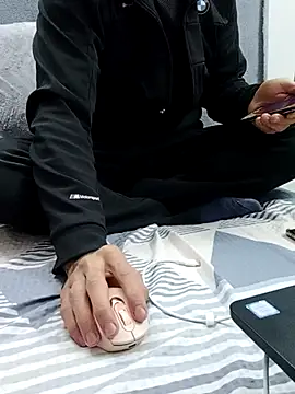 yazinyazin1 online show from 12.13.25