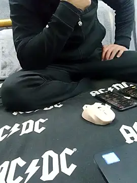 yazinyazin1 online show from 12.18.25