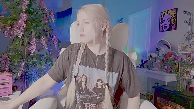 Snapshot of Talulaa chatting on 05.07.26 Talulaa online show from 05.07.26