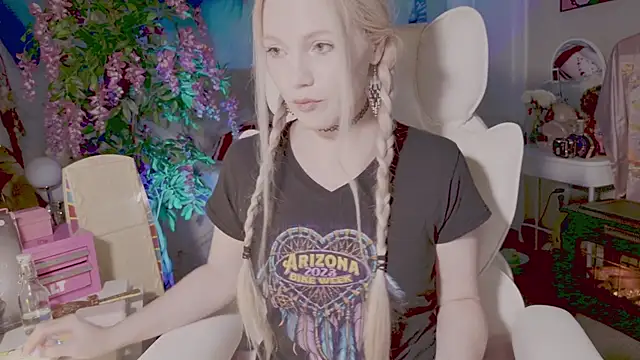 Snapshot of Talulaa chatting on 05.31.26 Talulaa online show from 05.31.26