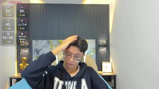 SantiagoRusso18 online show from 10.29.25