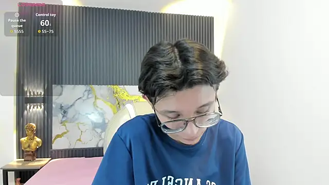 SantiagoRusso18 online show from 11.06.25