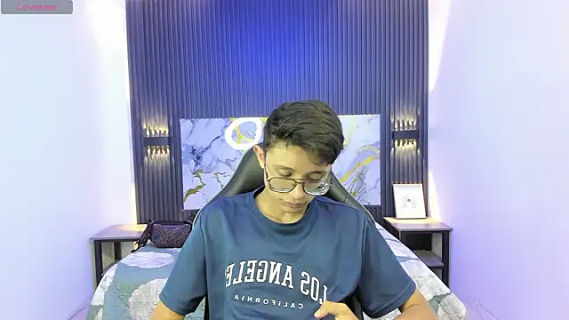 SantiagoRusso18 online show from 02.17.26