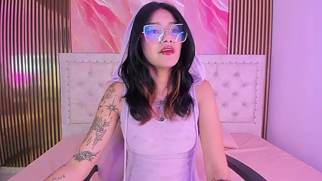 Snapshot of Lucy_boobss chatting on 02.04.26 Lucy boobss online show from 02.04.26