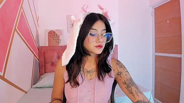 Snapshot of Lucy_boobss chatting on 02.20.26 Lucy boobss online show from 02.20.26