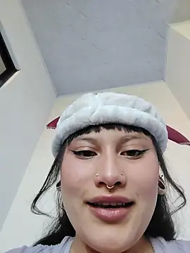 Eva Clark01 online show from 10.24.25