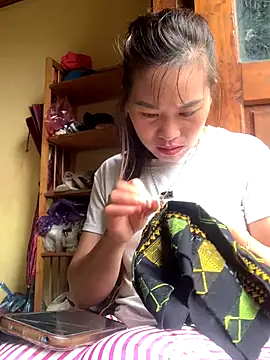 tuyetnhi-00 online show from 10.14.25