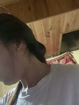 tuyetnhi-00 online show from 10.14.25