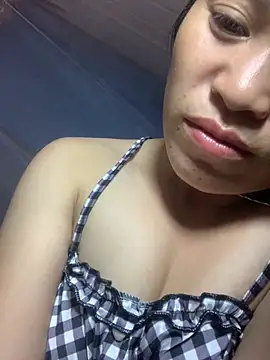 tuyetnhi-00 online show from 10.15.25