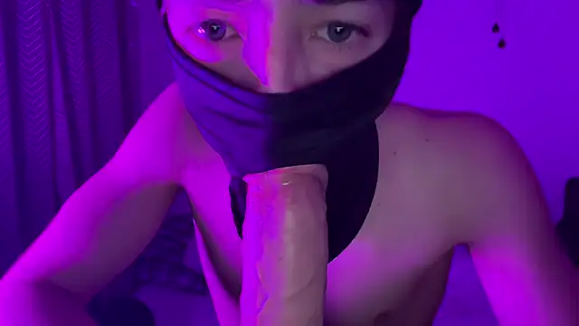 Snapshot of floridatwink2005 chatting on 12.14.25 floridatwink2005 online show from 12.14.25