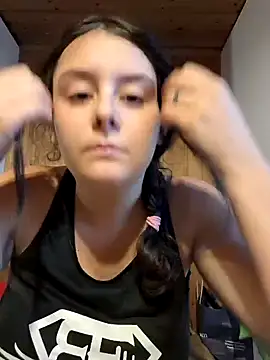 Snapshot of YoungLiisaxx chatting on 09.25.25 YoungLiisaxx online show from 09.25.25