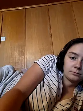 Snapshot of YoungLiisaxx chatting on 09.27.25 YoungLiisaxx online show from 09.27.25