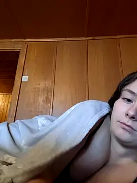 Snapshot of YoungLiisaxx chatting on 10.17.25 YoungLiisaxx online show from 10.17.25