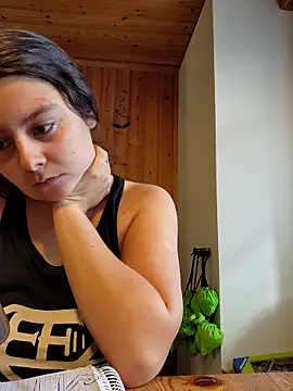 Snapshot of YoungLiisaxx chatting on 10.22.25 YoungLiisaxx online show from 10.22.25